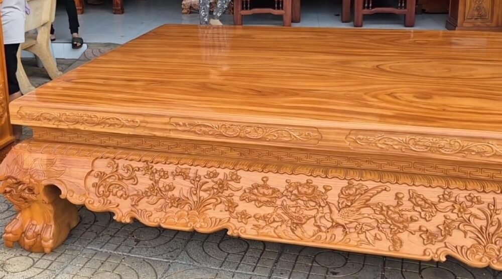 Chi tiết mặt đi văng gỗ gõ đỏ dày chắc chắn cao cấp