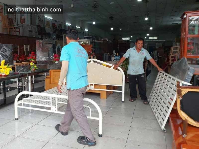 Giường sắt sơn tỉnh điện cao cấp - chi tiết vân gỗ tự nhiên