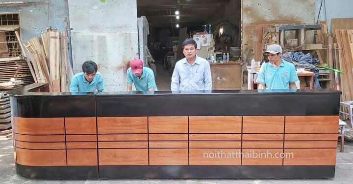 Quầy tiếp tân hiện đại dài