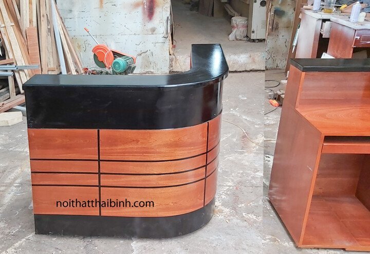 Quầy tiếp tân góc