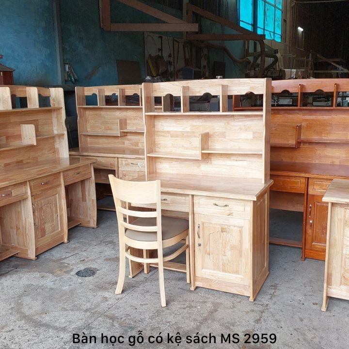 Bàn ngồi học cho bé có kệ gỗ tự nhiên Bàn học cho bé gỗ tự nhiên có kệ MS 2959 | GIAO HỎA TỐC TPHCM - góc nghiêng