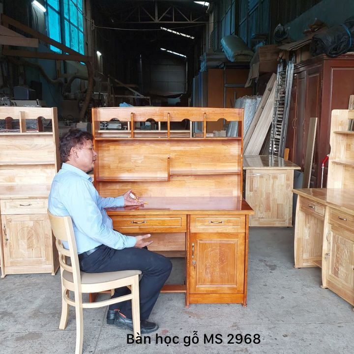 Bàn học sinh bằng gỗ Bàn học gỗ tự nhiên MS 2968 - góc nghiêng