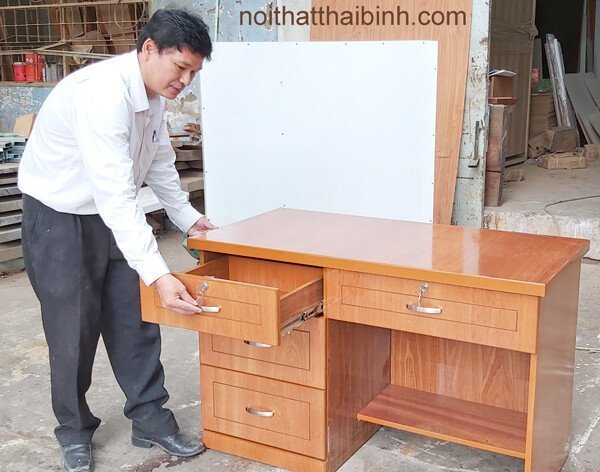 Bàn làm việc giá rẻ tại quận 6