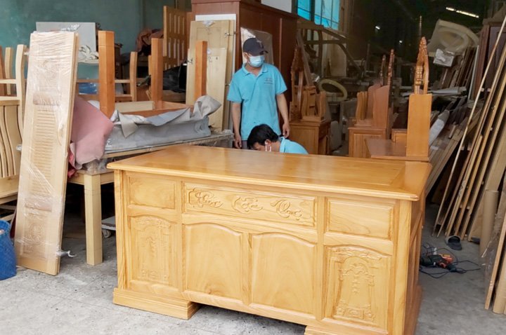Bàn làm việc bằng gỗ gõ đỏ MS 2064 - góc nghiêng