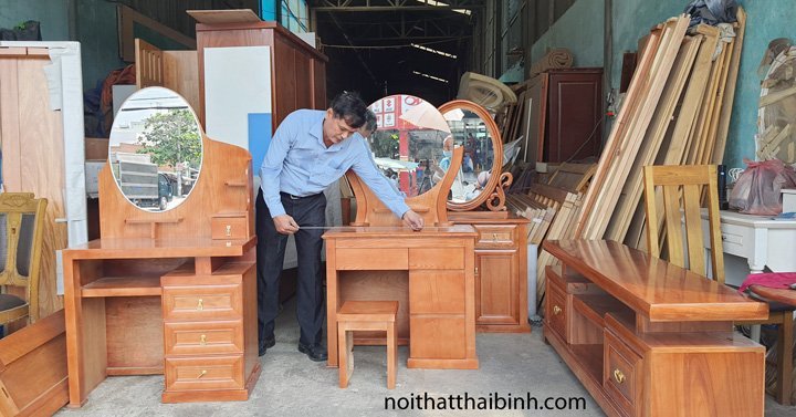 Bàn trang điểm gỗ giá rẻ