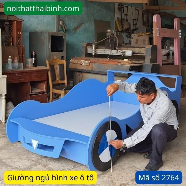 Giường ngủ hình ô tô cho bé trai