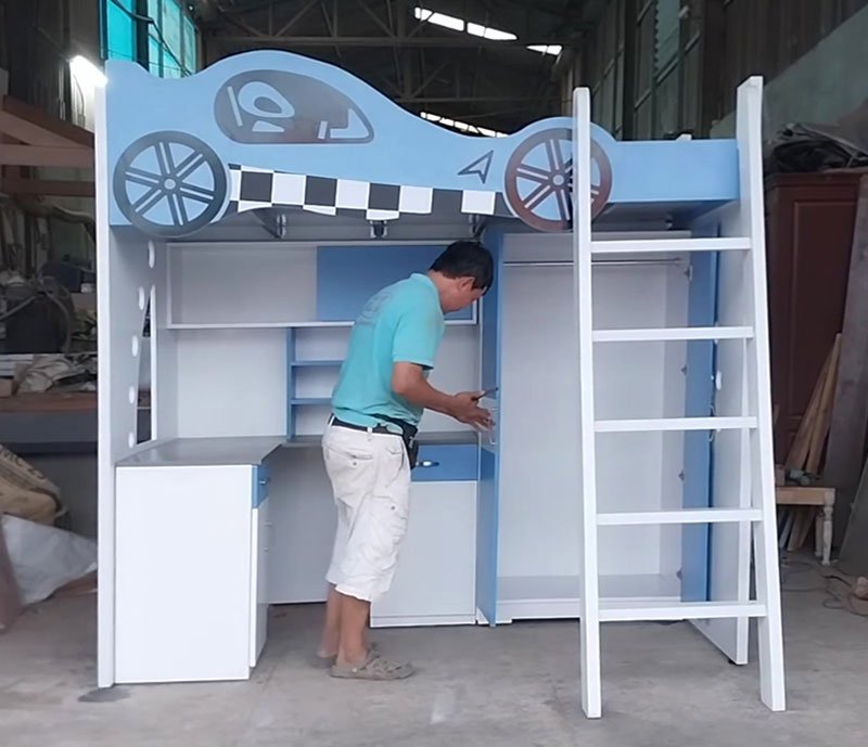 Giường tầng trẻ em hình xe đua MS 3289 - chi tiết vân gỗ tự nhiên