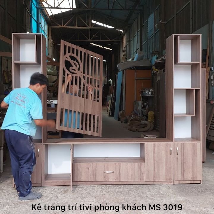 Trang trí kệ tivi gỗ phòng khách