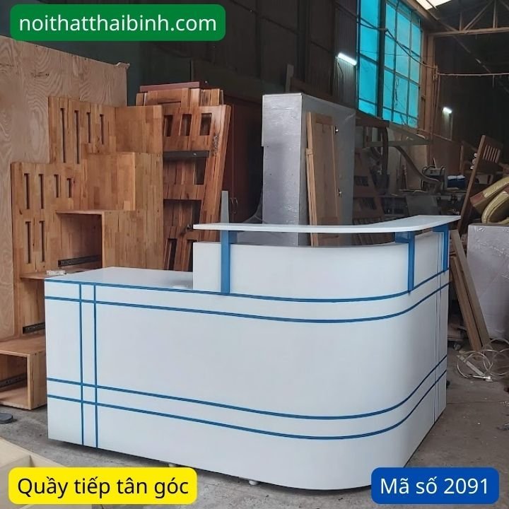 Quầy lễ tân cong