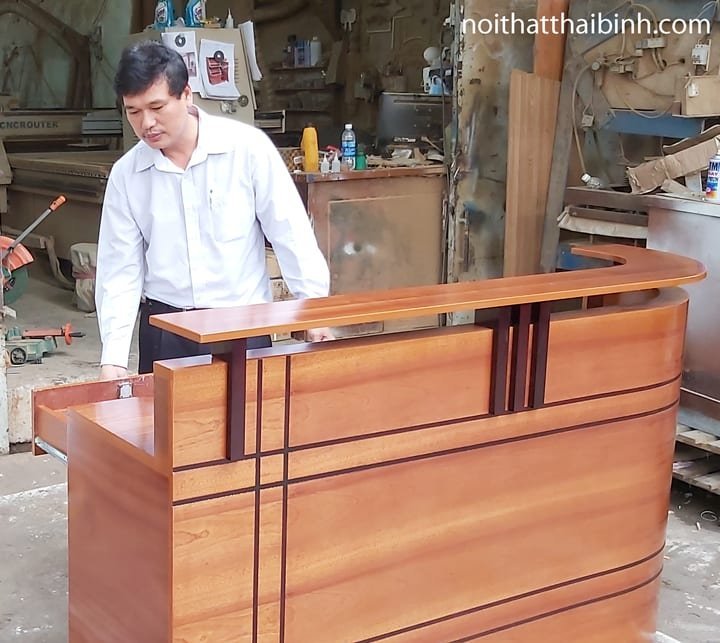 Quầy tiếp tân góc dài 1m8