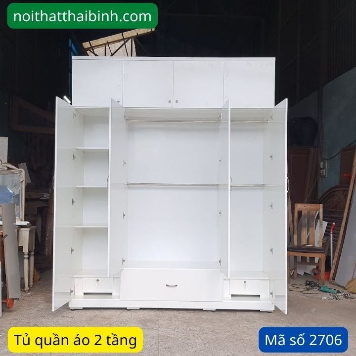 Bên trong tủ áo 2 tầng