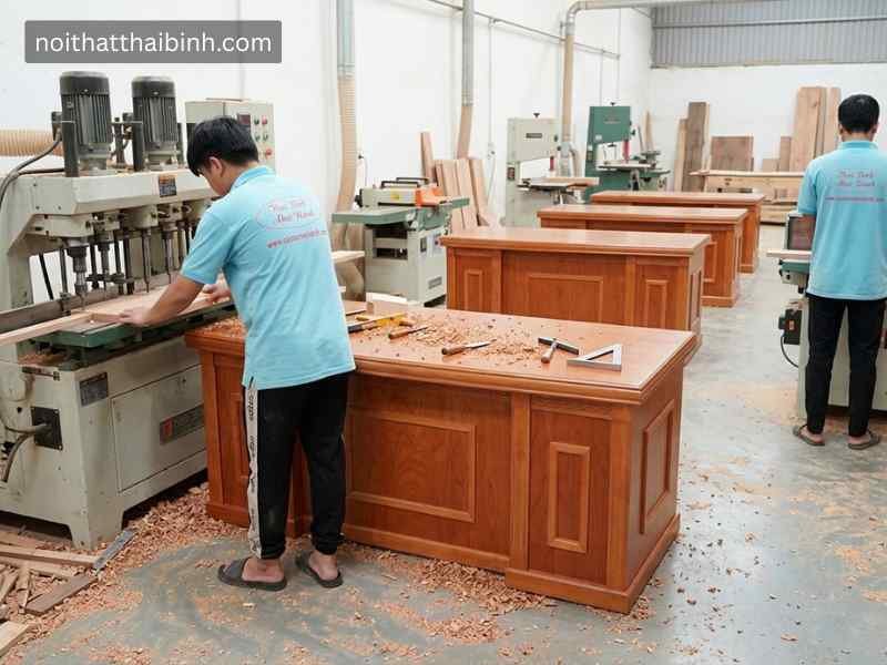 4 Bước Bảo Quản Mặt Bàn Làm Việc Gỗ Không Bị Trầy Xước