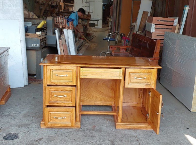 Bàn Giám Đốc Gỗ Tự Nhiên Luôn Sáng Bóng