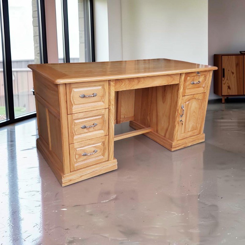 4 Bước Bảo Quản Mặt Bàn Làm Việc Gỗ Không Bị Trầy Xước