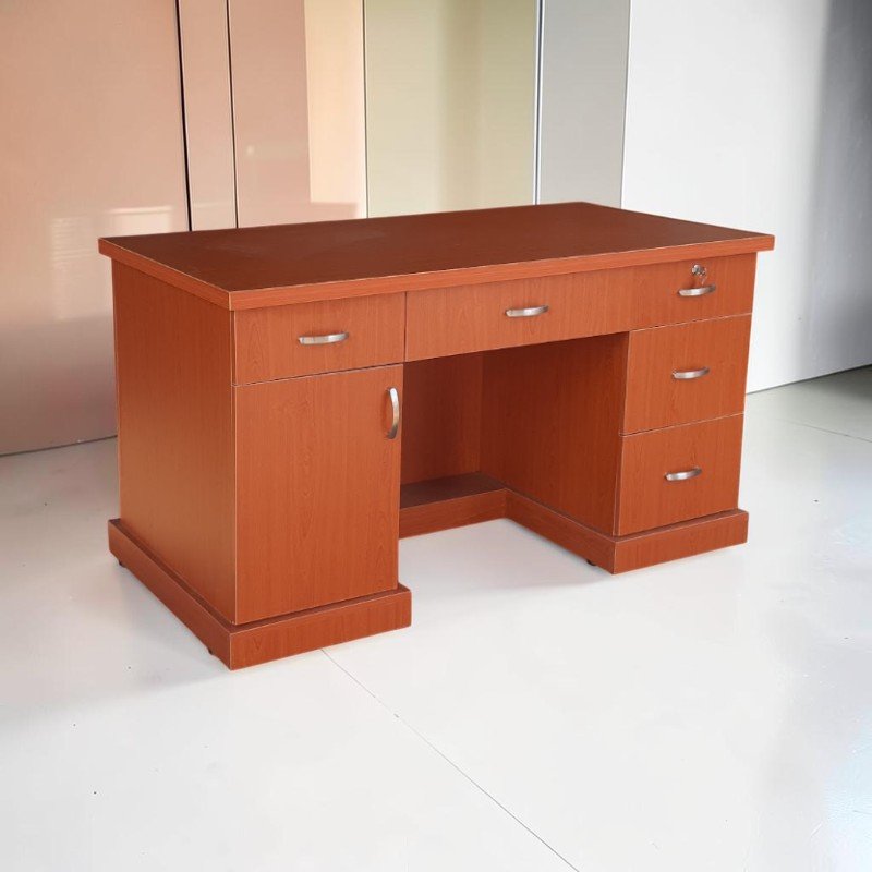 4 Bước Bảo Quản Mặt Bàn Làm Việc Gỗ Không Bị Trầy Xước