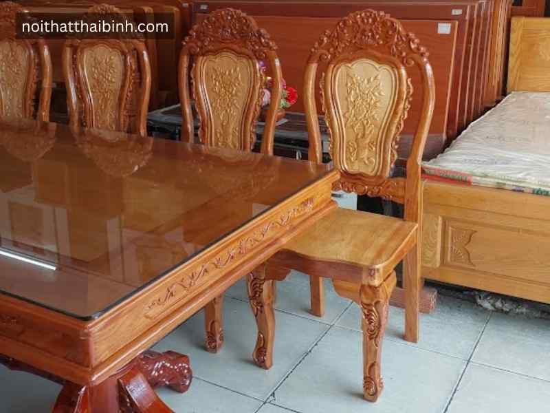 Vân gỗ căm xe gõ đỏ tự nhiên trên mặt bàn ăn