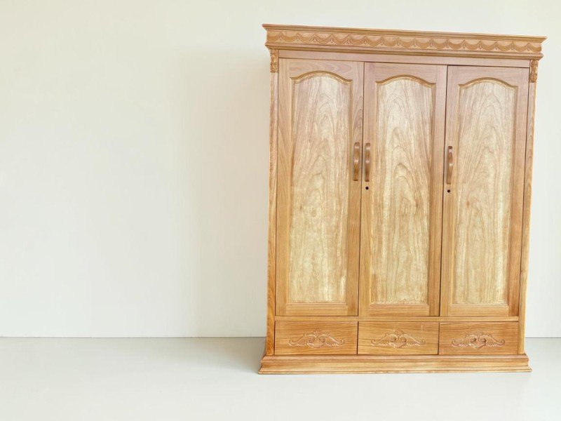 5 cách xử lý tủ quần áo gỗ tự nhiên bị mối mọt