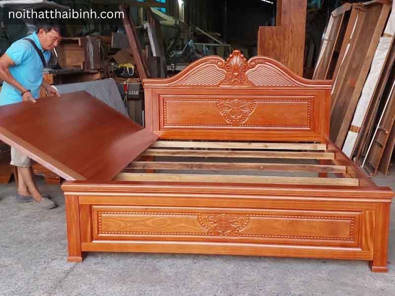Giường gỗ xoan đào vạt phản chắc chắn tại xưởng Thái Bình