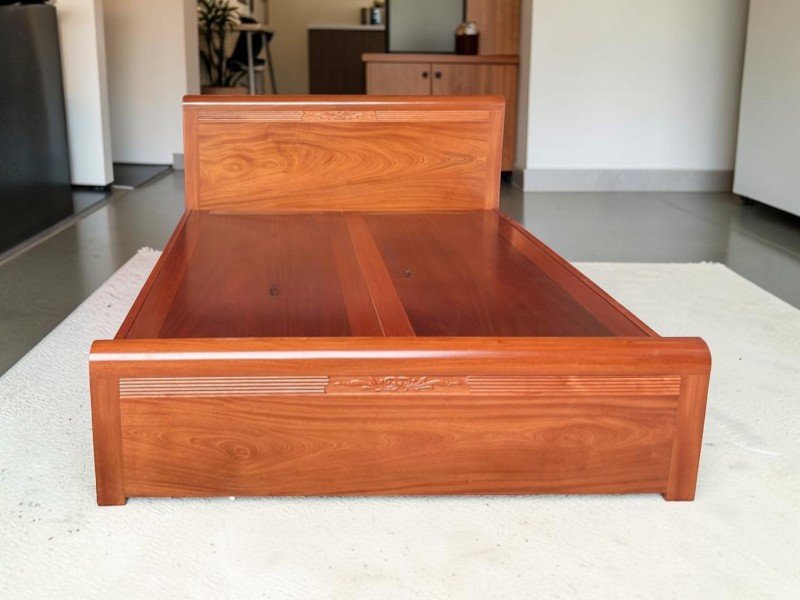 Giường ngủ gỗ tự nhiên