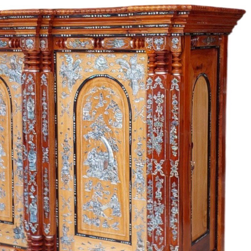Hoa văn cẩn xà cừ tinh xảo trên tủ thờ gỗ căm xe