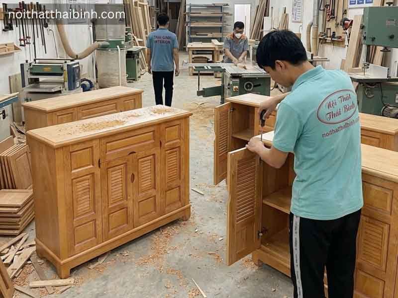 Tủ giày gỗ xoan đào tại xưởng mộc Thái Bình