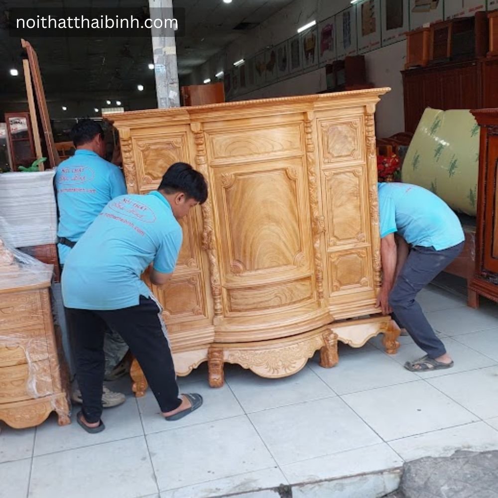 Tủ thờ gỗ gõ đỏ tự nhiên tại cửa hàng đồ gỗ Thái Bình